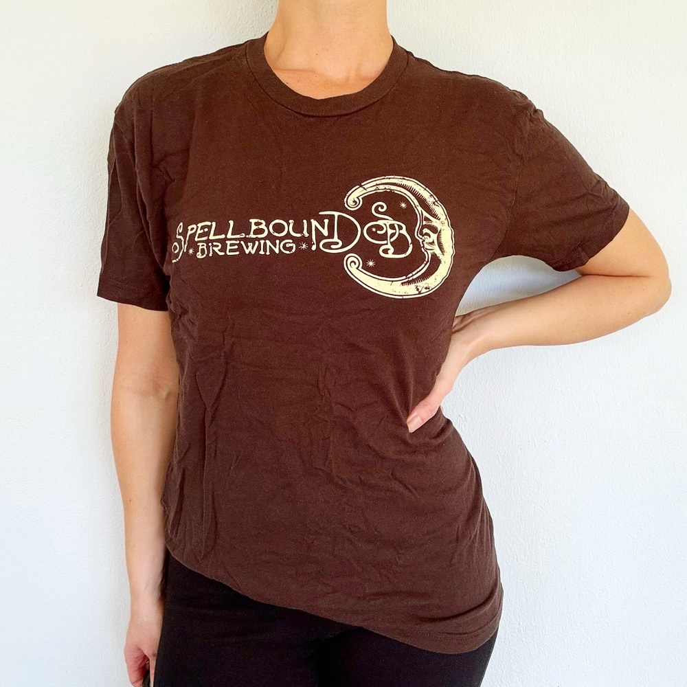 Spellbound Brewing brown celestial moon print cotton unisex tee size small